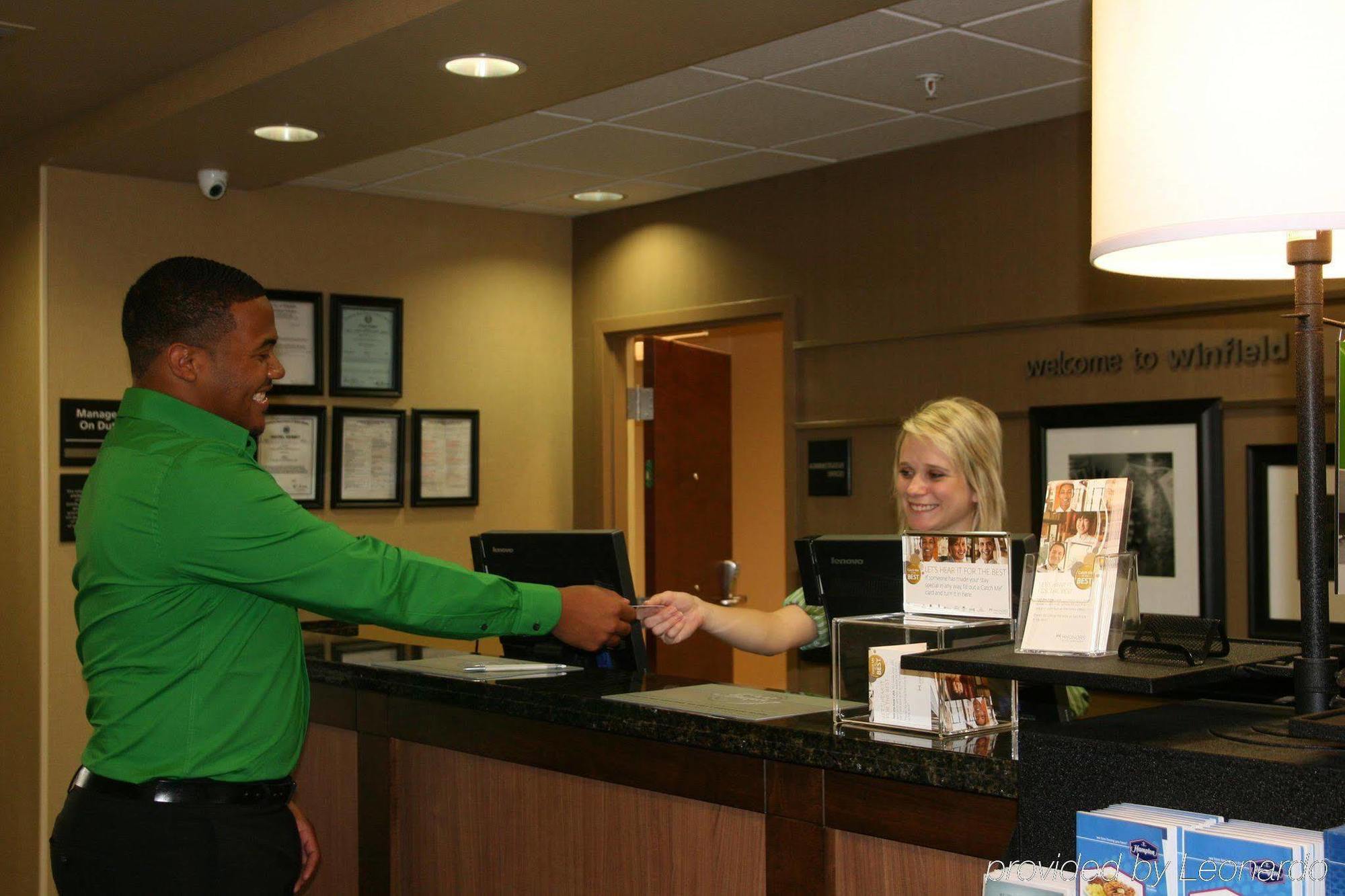 Hampton Inn Winfield Tucker Интерьер фото